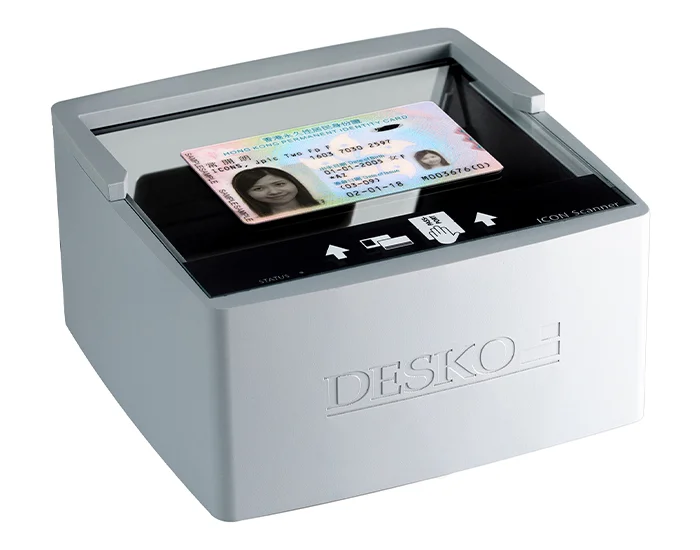 灰色 DESKO 文件扫描仪，玻璃面，可放置身份证并采集验证。