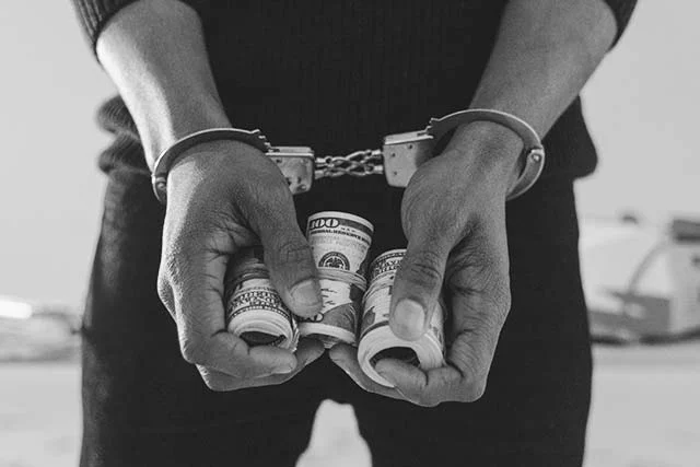 洗钱欺诈后被捕