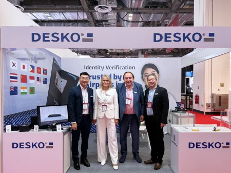 DESKO展会团队在PTE Asia 2026展会上并肩站在展位上。