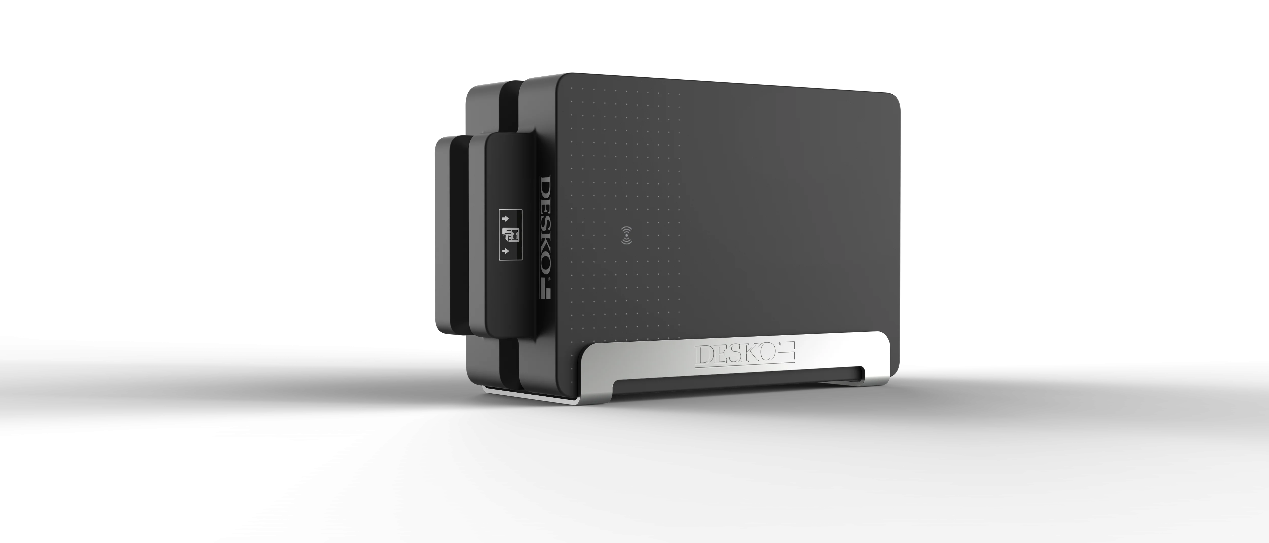 Dispositivo DESKO negro de dise&ntilde;o moderno sobre fondo transparente, forma compacta con base met&aacute;lica y s&iacute;mbolo NFC.